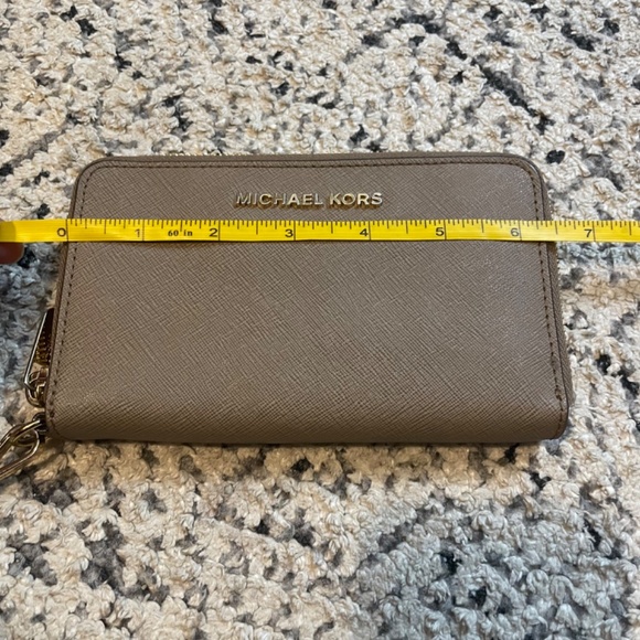 Michael Kors wristlet wallet tan - Picture 4 of 5